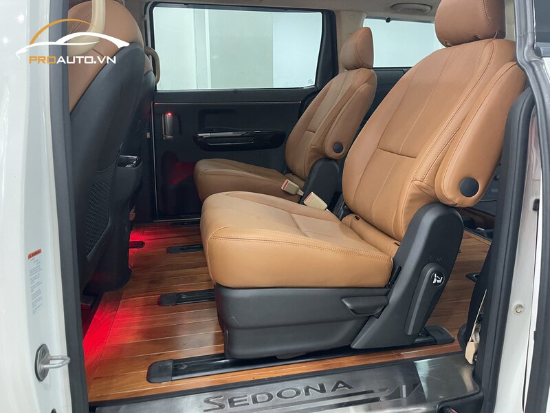 Những lợi ích khi độ đèn led viền nội thất ô tô