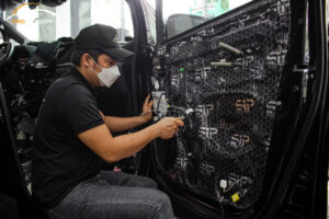 Quy trình cách âm cánh cửa ô tô