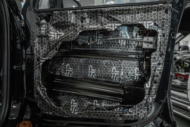 Thi công cách âm cánh cửa xe ô tô tại ProAuto.vn 