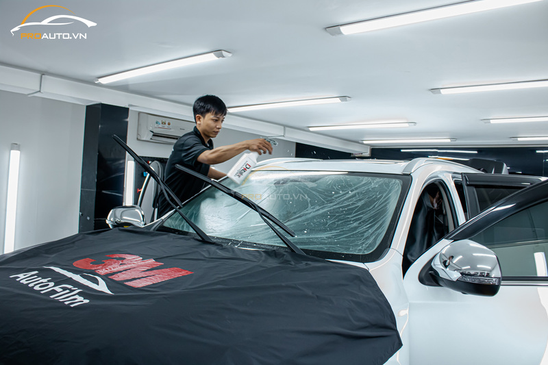 Dán 3m kính lái ô tô 