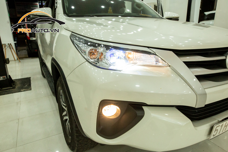 Độ đèn mắt quỷ ô tô là gì?