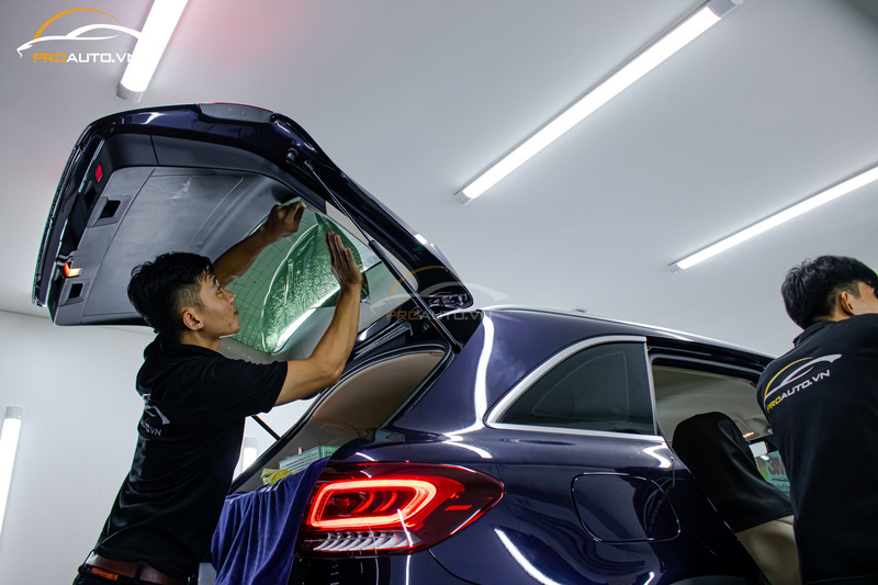 Thi công dán film cách nhiệt 3M ô tô 