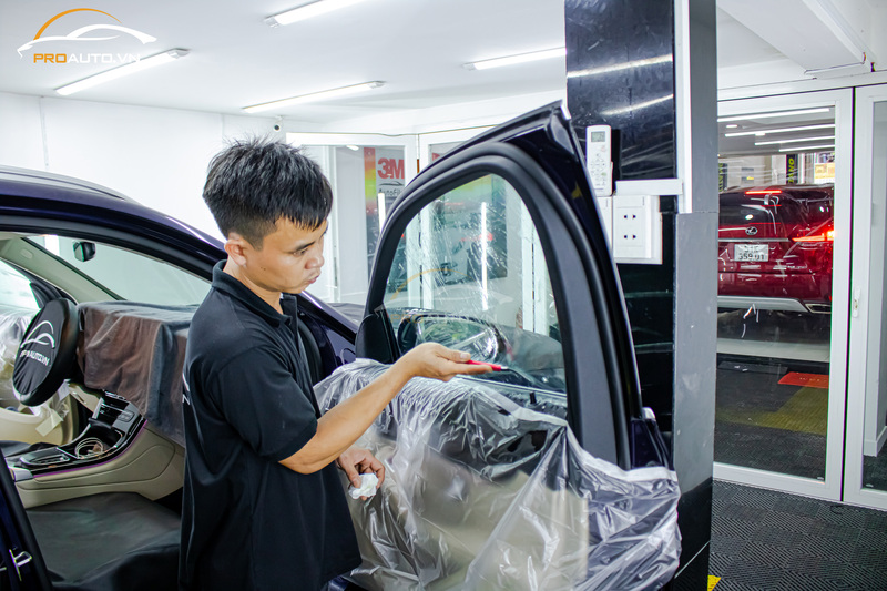 Thi công dán film cách nhiệt 3M ô tô 