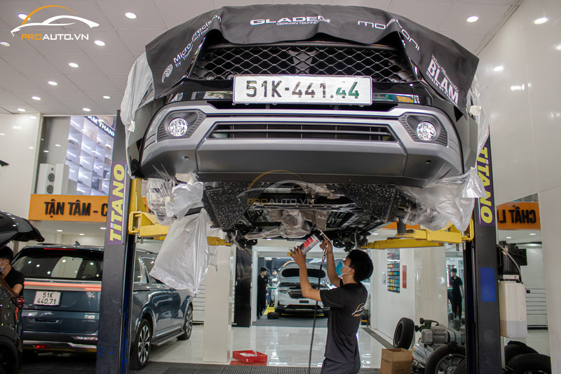 Có nên phủ gầm ô tô không