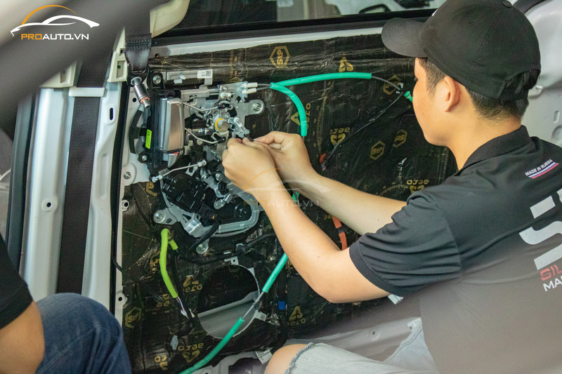 Dán cách âm STP cho cửa xe ô tô