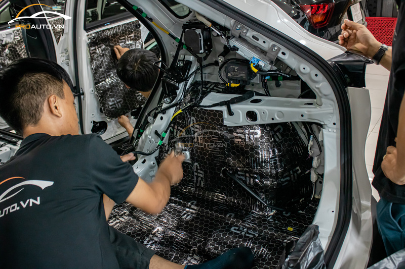 Giá của vật liệu cách âm tùy thuộc vào gói thi công và phân loại xe 