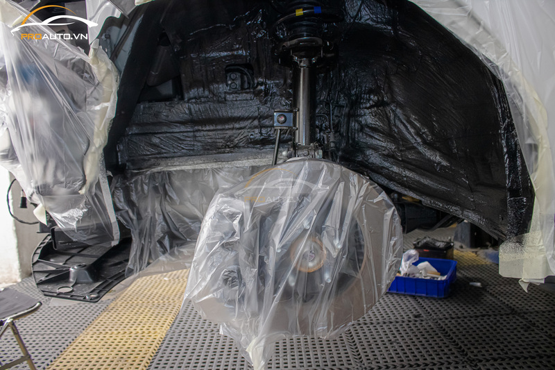 Quá trình chuẩn bị trước khi phủ gầm cho xe ô tô