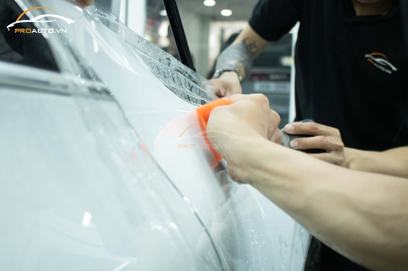 So sánh dán PPF và phủ ceramic