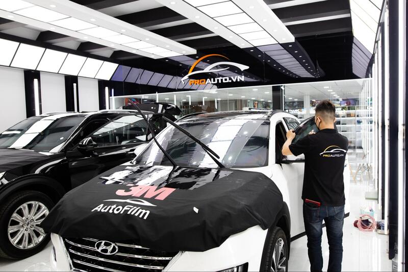 Dán Film cách nhiệt 3M cho vị trí kính sườn trước