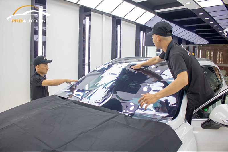 Dán phim cách nhiệt ô tô tại PROAUTO.VN