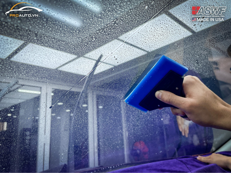 Tại sao nên dán phim cách nhiệt cho cửa kính ô tô