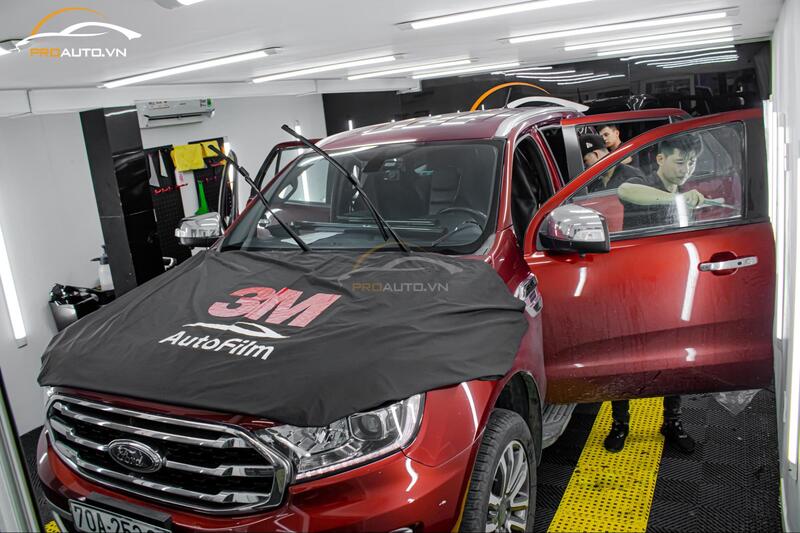 Thi công dán phim cách nhiệt 3M cho xe FORD Everest