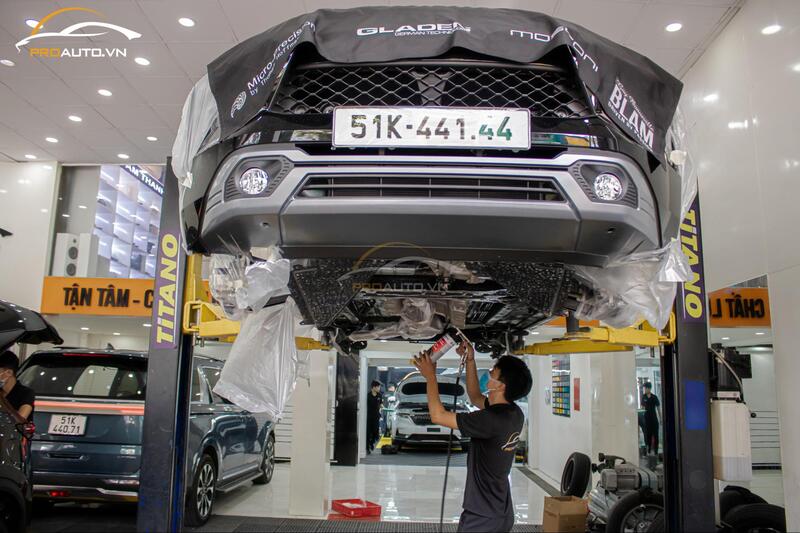Thi công sơn phủ gầm ô tô tại PROAUTO.VN 