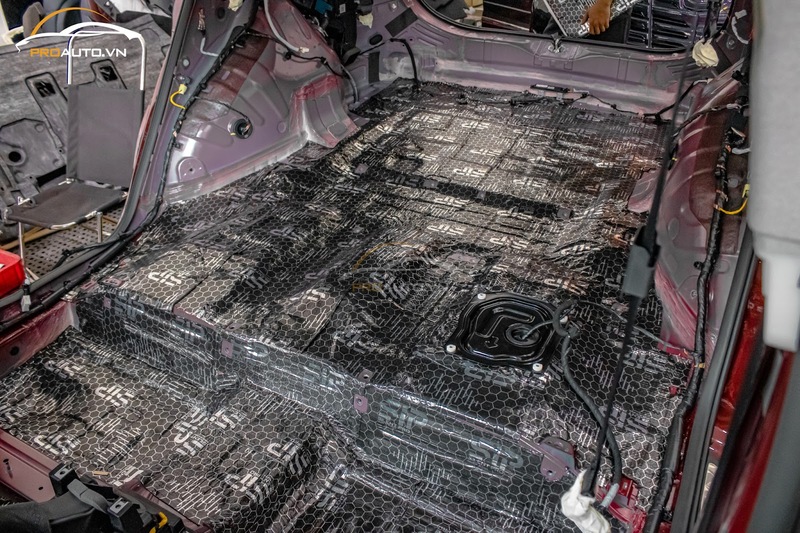 Dán tấm cách âm cho xe ô tô tại PROAUTO.VN