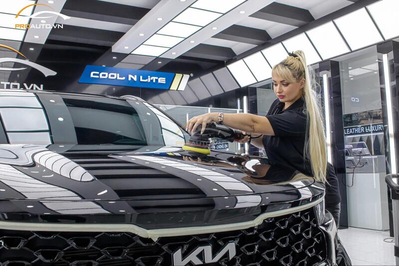 Thi công ceramic 9h coating cho xe Kia Sorento