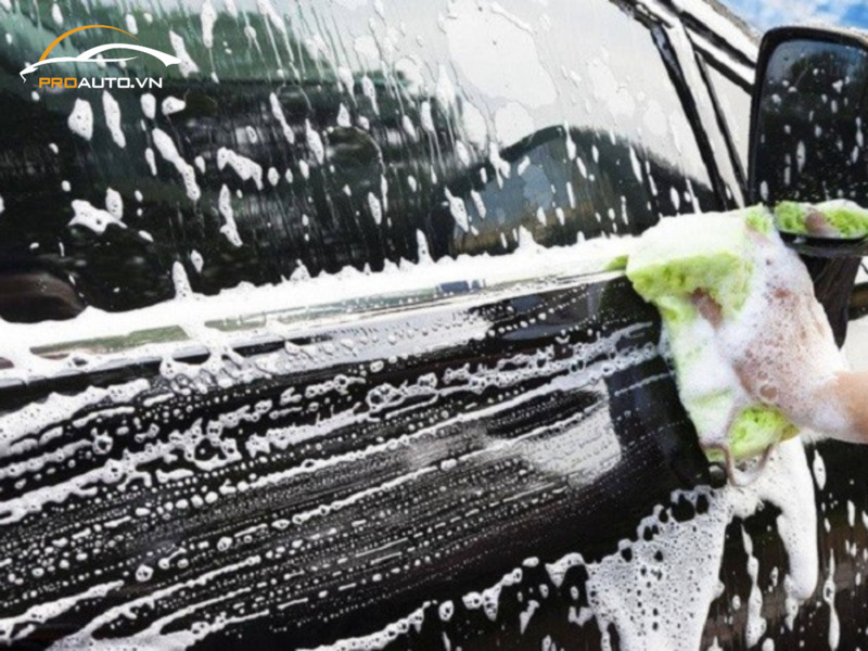 Có nên rửa xe ô tô thường xuyên không?