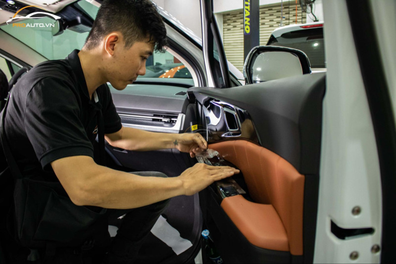 Dán PPF nội thất cho xe Kia Carnival tại PROAUTO.VN