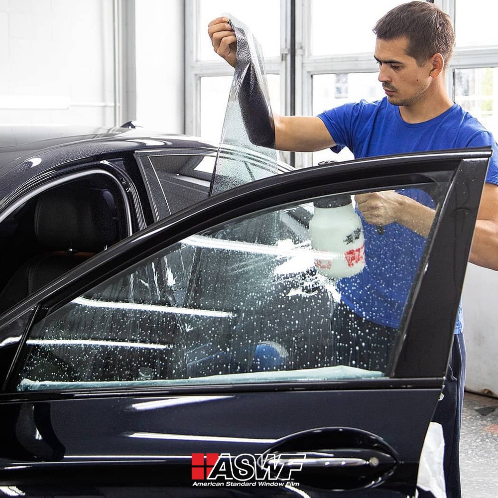 Tiến hành dán phim cách nhiệt ASWF 