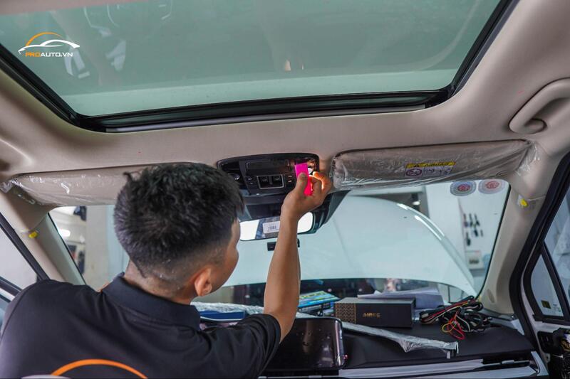 Dán PPF nội thất cho xe Kia Carnival