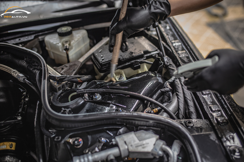 Lợi ích tuyệt vời khi vệ sinh khoang máy ô tô