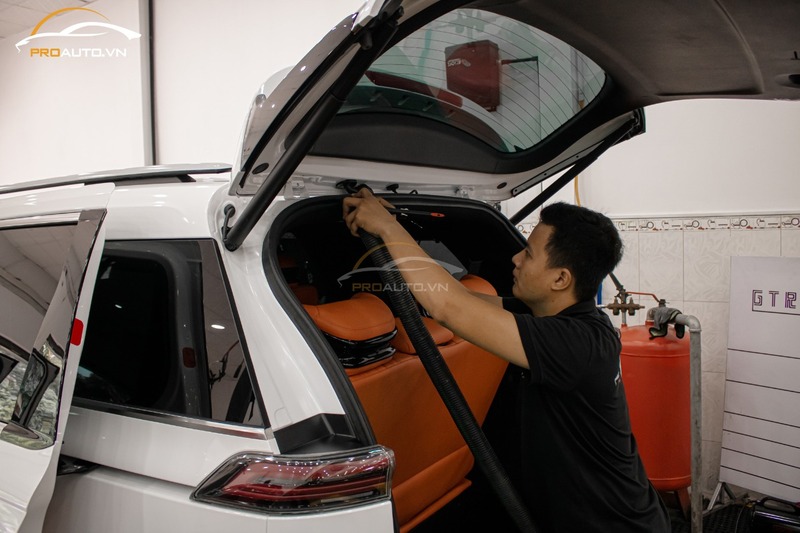 Rửa xe ô tô thường xuyên giúp tăng tính thẩm mỹ cho xe