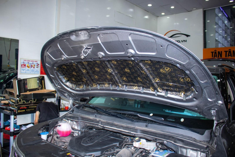 Dán cách âm khoang máy và nắp capo cho ô tô