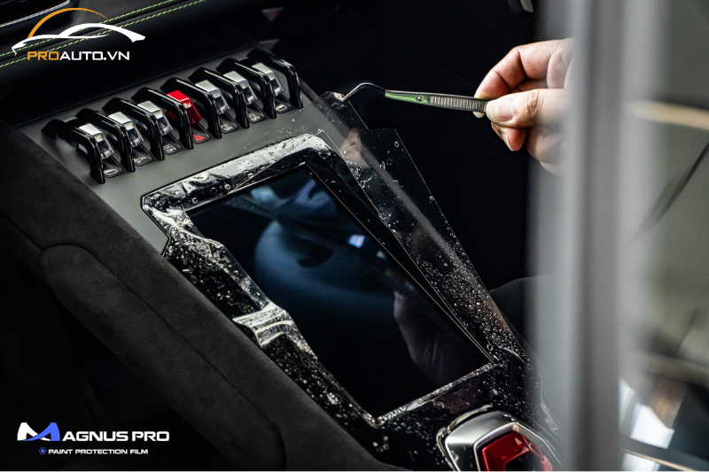 Dán PPF các chi tiết nhỏ của xe hơi