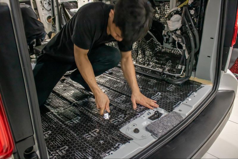 Hình ảnh thi công cách âm SIP tại GOGO CAR SPA