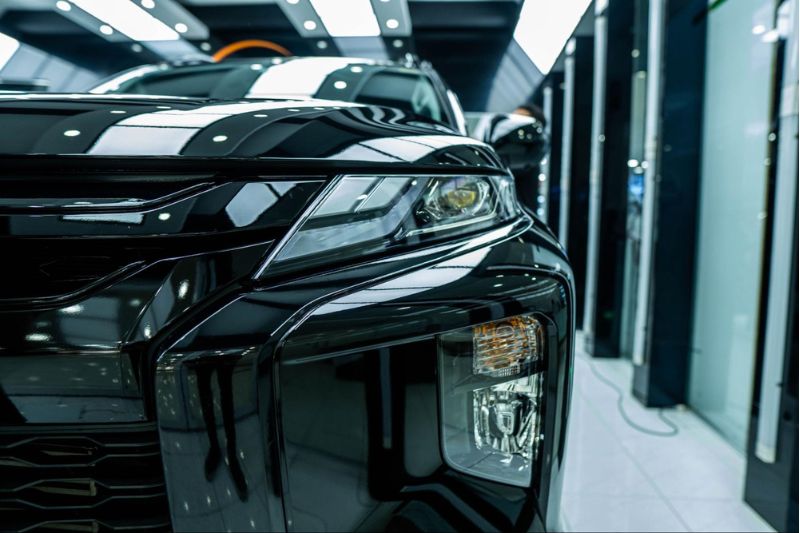 Phủ Ceramic giúp bảo vệ và tăng độ sáng bóng cho sơn xe