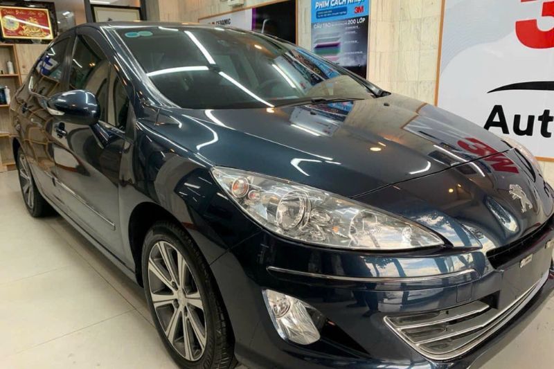 Phủ ceramic ô tô giảm độ chói cho kính lái 