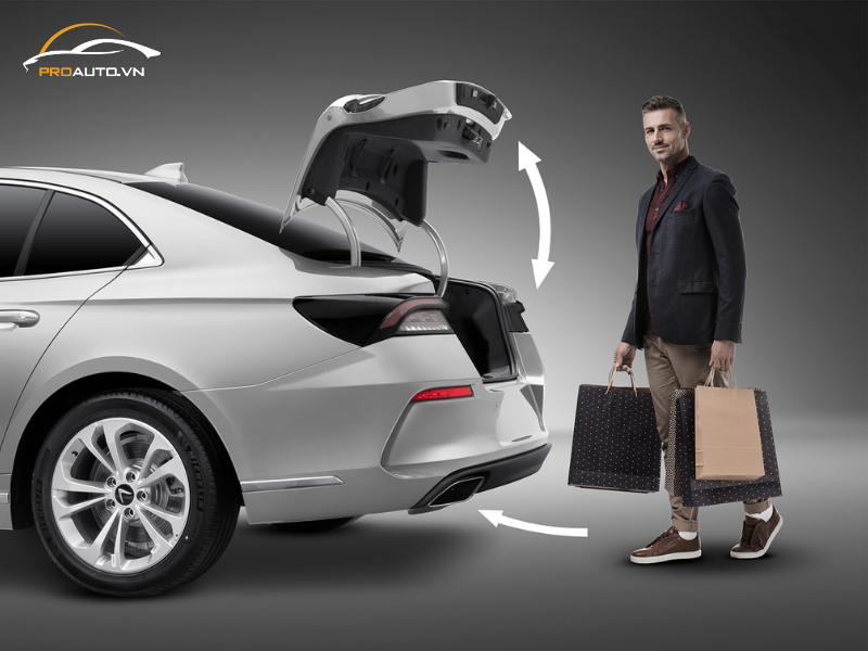 Độ cốp điện cho xe Kia Carnival mang lại diện mạo hiện đại và sang trọng cho xe