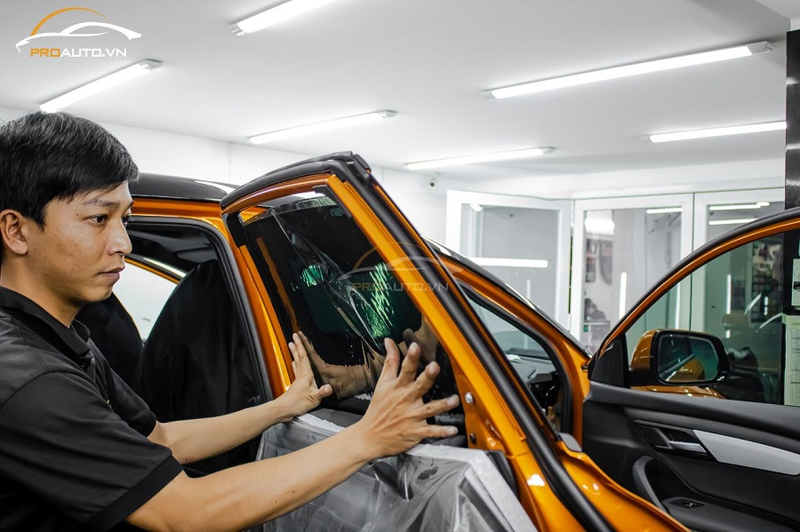 Dán phim cách nhiệt phù hợp vị trí kính