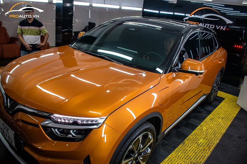 Dán phim cách nhiệt oto Vinfast VF8 chuyên nghiệp