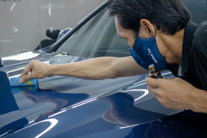 Tiến hành phủ ceramic ô tô chuyên nghiệp tại HPA AUTO