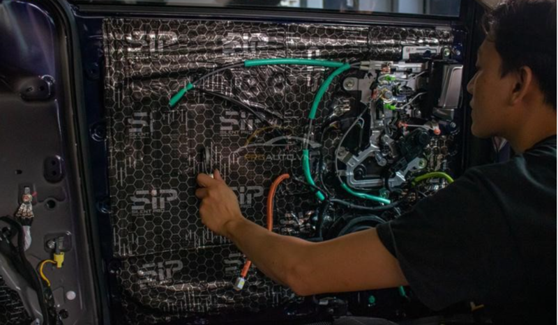 Thi công dán cách âm chống ồn SIP cho cánh cửa