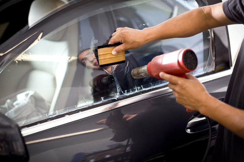 Thi công dán phim cách nhiệt ASWF tại GOGO CAR SPA