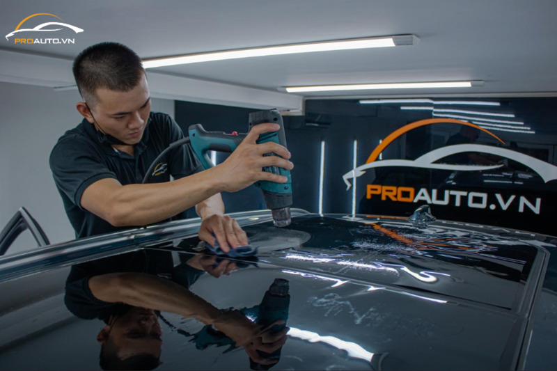 Thi công dán phim cách nhiệt chuyên nghiệp tại PROAUTO.VN