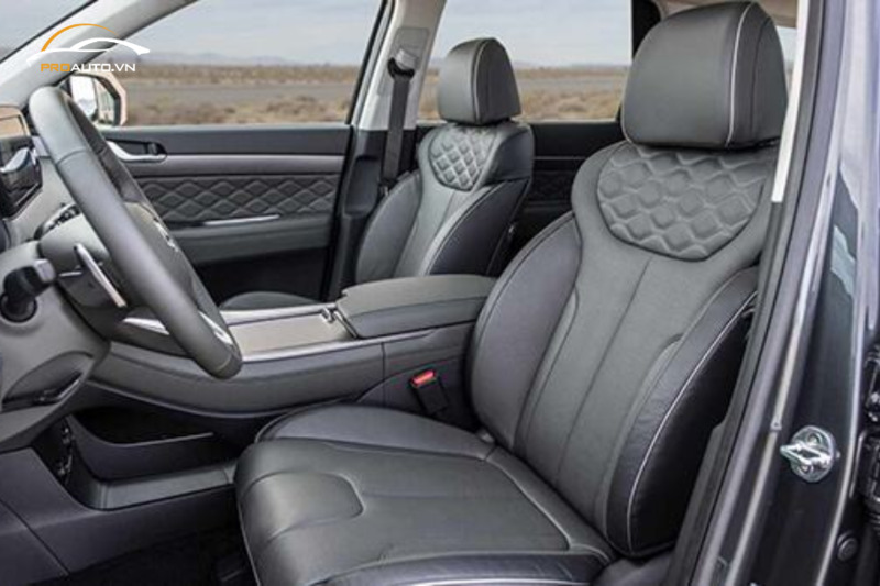 Hệ thống ghế ngồi êm ái, điều chỉnh dễ dàng