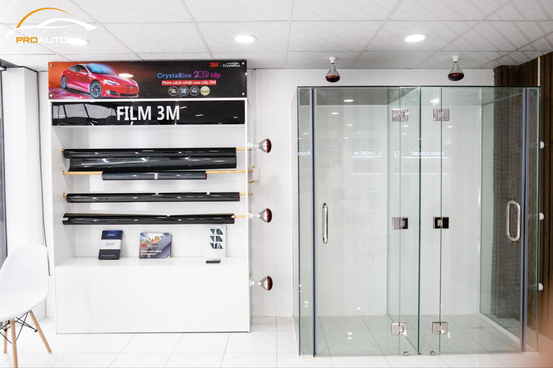 Khu vực trưng bày và test phim cách nhiệt tại PROAUTO.VN