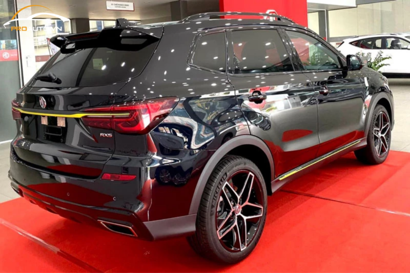 Cụm đèn hậu LED dạng móc câu nổi bật 