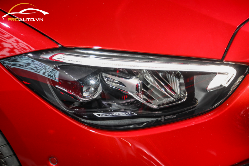 Đèn pha full LED trên Mercedes C200