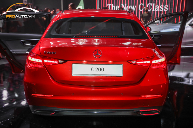 Đuôi xe Mercedes C200 thiết kế sang trọng