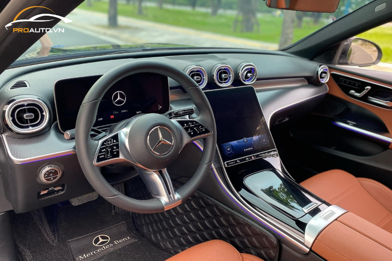 Nội thất của Mercedes C200 được thiết kế hiện đại và tiện nghi