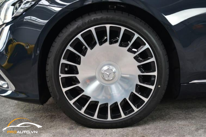 Bộ mâm xe có kích thước khủng tới 20 inch đầy mạnh mẽ