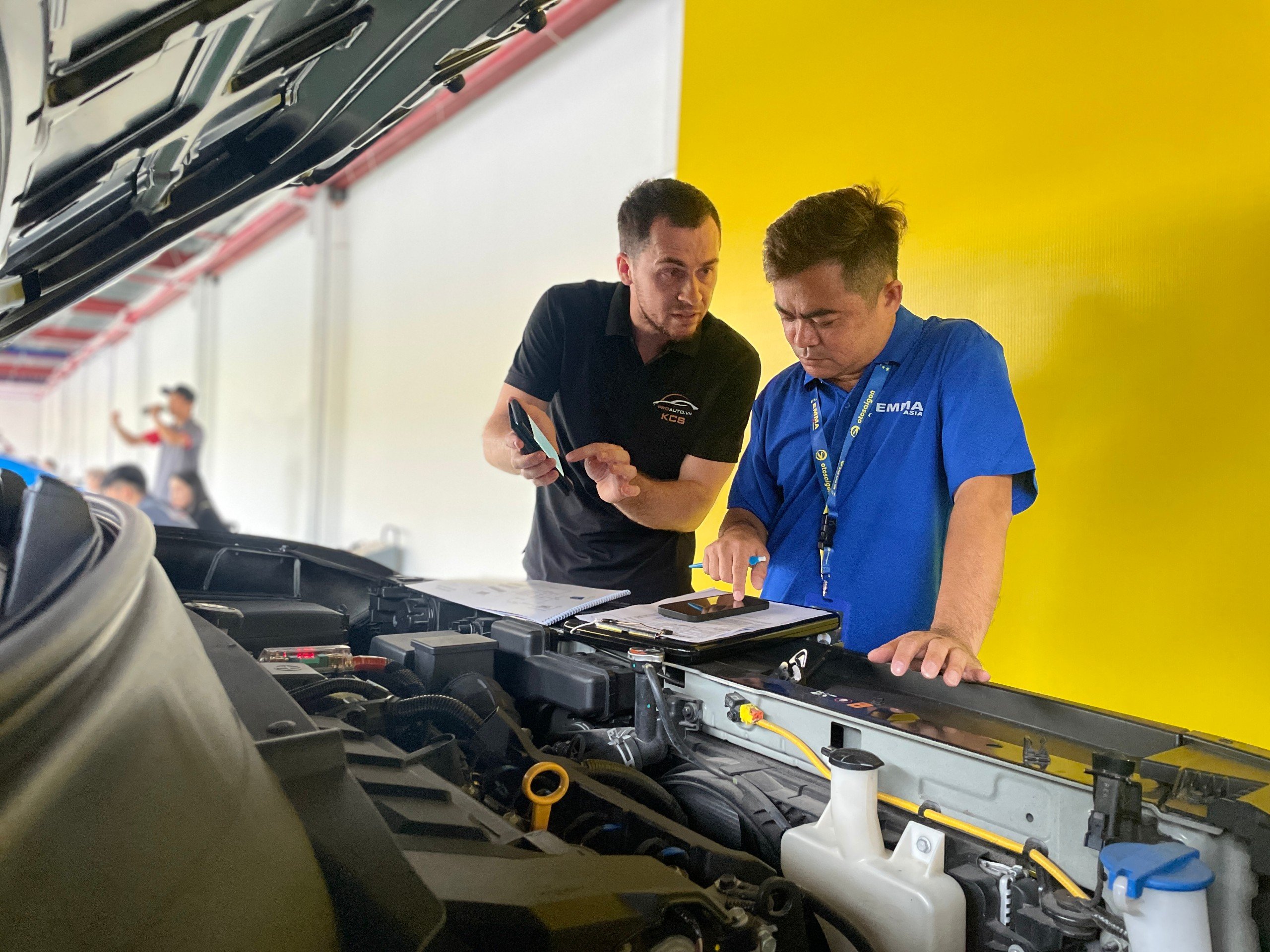 Dàn âm thanh xe hơi có thể điều khiển bằng Bluetooth điện thoại