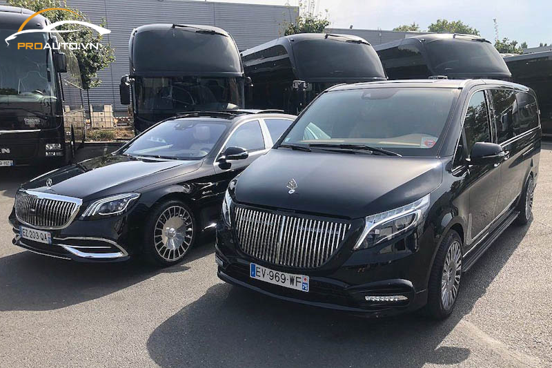 Đầu xe được độ lại ca lăng mạ crom của Maybach