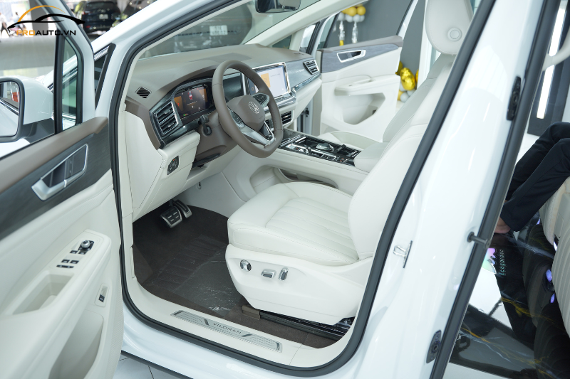 Đổi màu nội thất cho xe Volkswagen Viloran