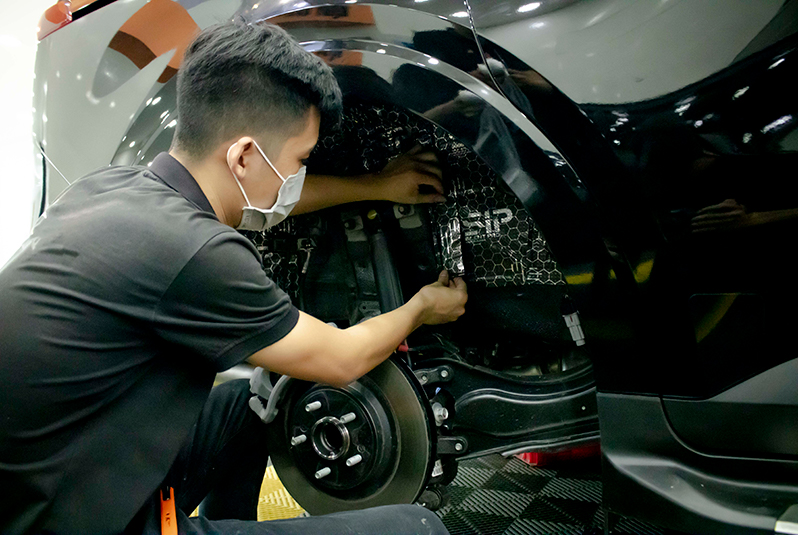 Thi công dán cách âm SIP chính hãng tại Nam Hùng Car Tuning ở Hà Nam