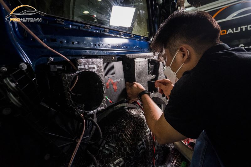 Thi công nâng cấp âm thanh cho xe ô tô 