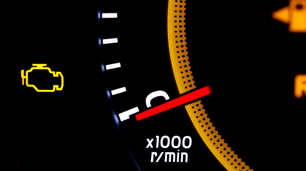 đèn check engine liên tục thông báo